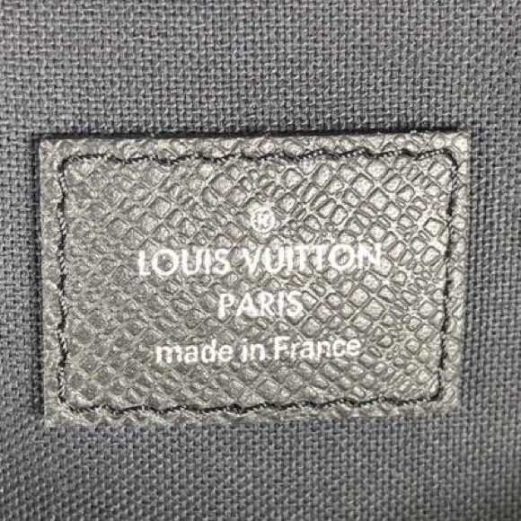 New Louis Vuitton Porte Documents Black Taiga bag - Picture 8 of 8